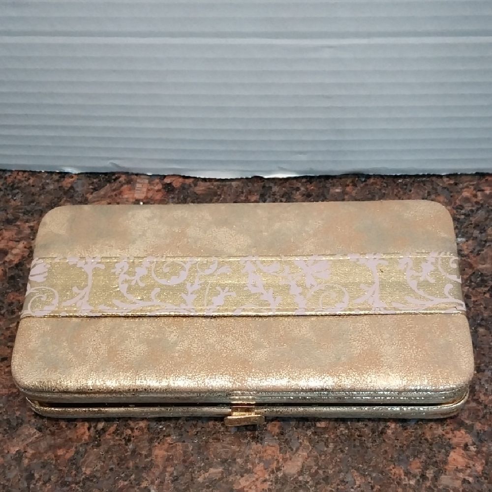 Tarte Gold and Lavender Clutch Holding "Pin Up Girl" Palette......NEW